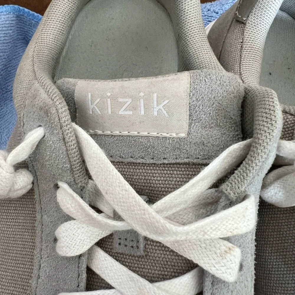 Kizik Women’s Slip-On Casual Sneakers in Light Gray
